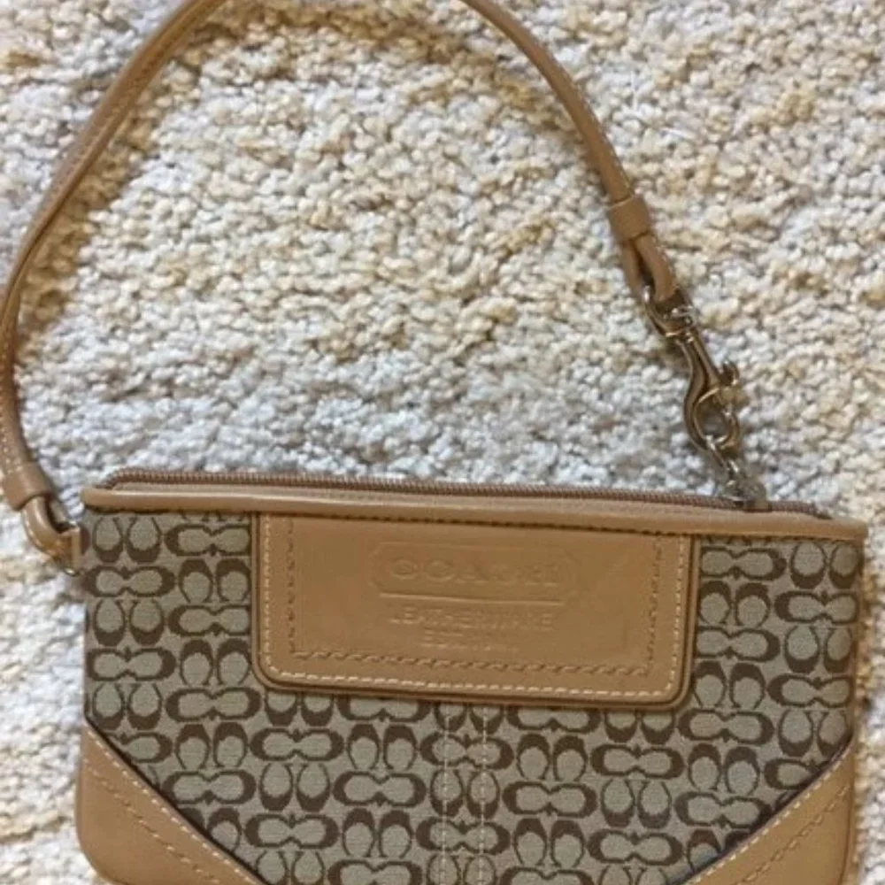 Coach Wristlet - Excellent Condition - Picture 2 of 4